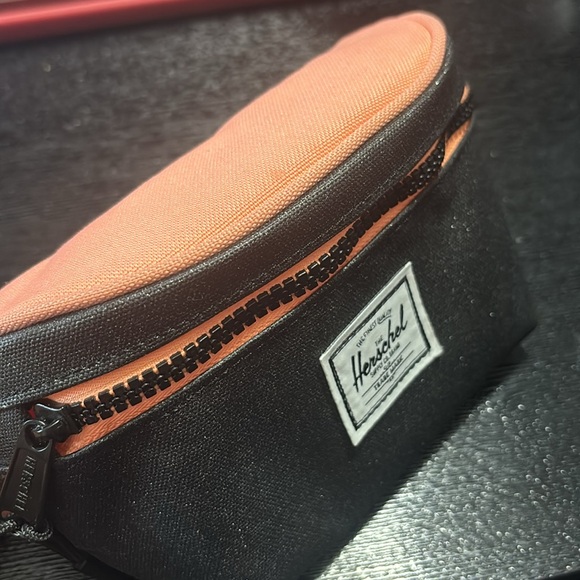 Herschel Supply Co Kids Hip Pack - Picture 4 of 4